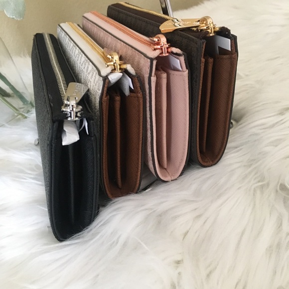 Michael Kors jet set three quarters zipper wallet - Picture 2 of 14